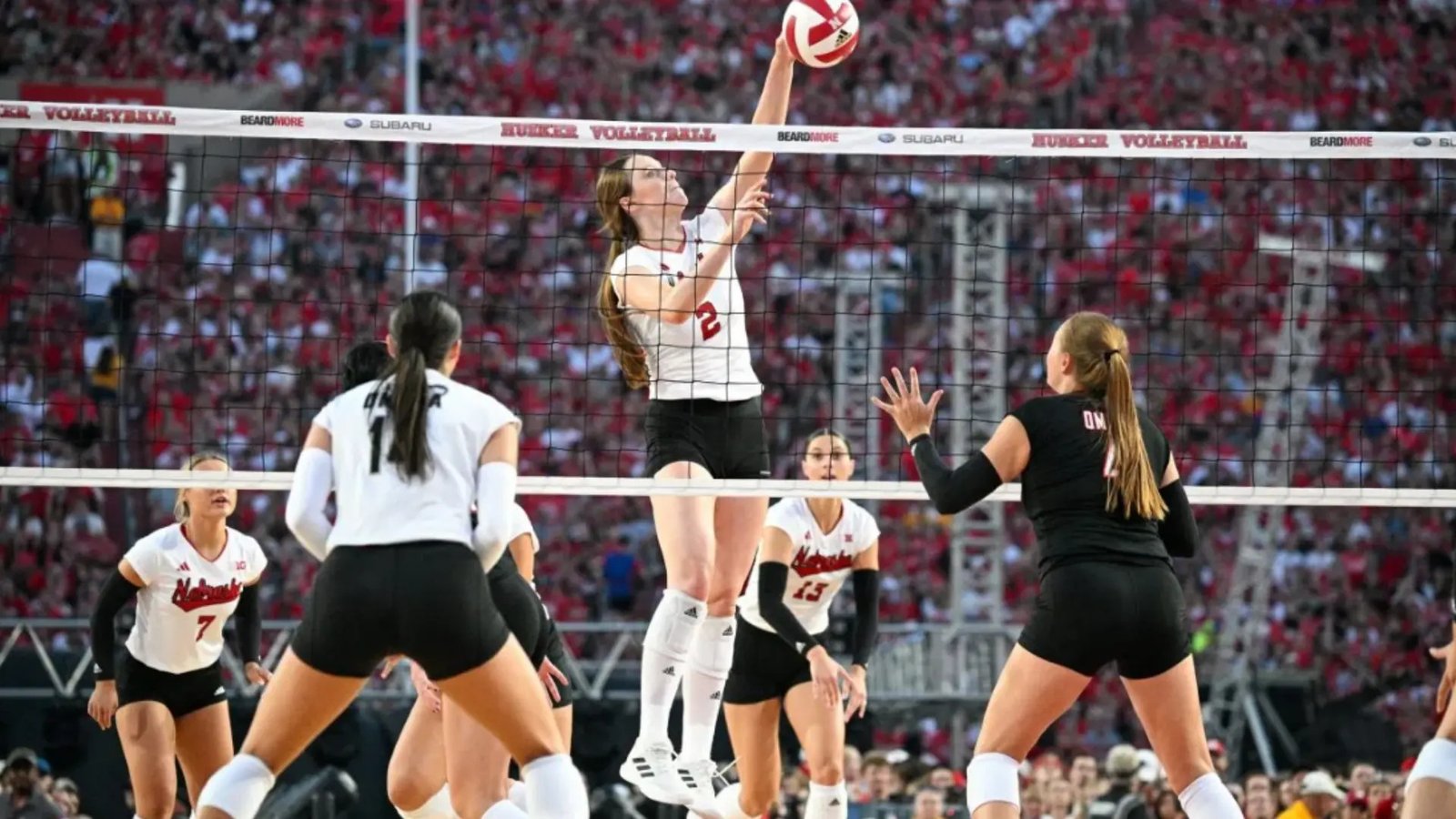 Giày bóng chuyền nữ giúp bảo vệ khớp và cổ chân