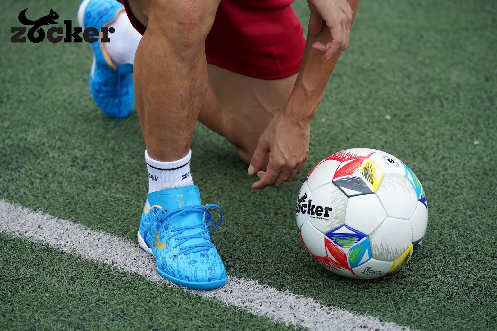 giày bóng đá đế AG và sân cỏ nhân tạo