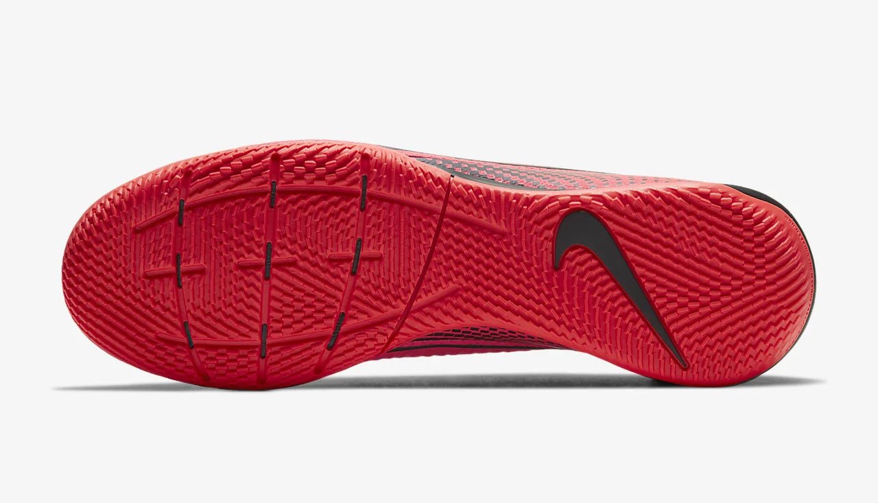 Giày bóng đá đế bằng IC