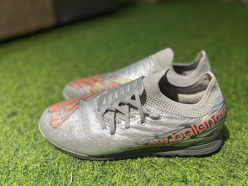 giày bóng đá new balance furon v7 pro tf mặt bên
