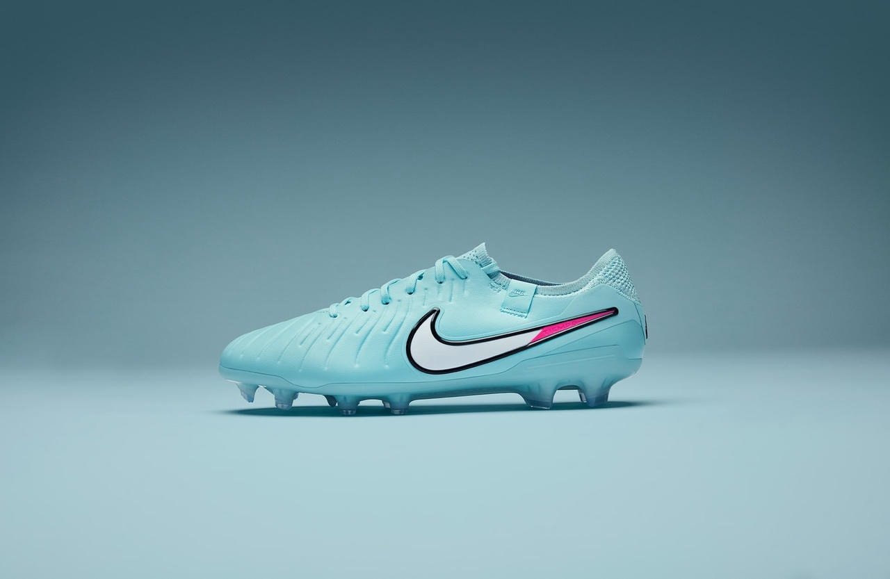 Giày bóng đá Tiempo 10 Prism Pack với gam màu Copa/White/Pink tinh tế.