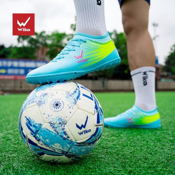 Giày bóng đá vải Wika Flash màu xanh ngọc cho sân cỏ nhân tạo