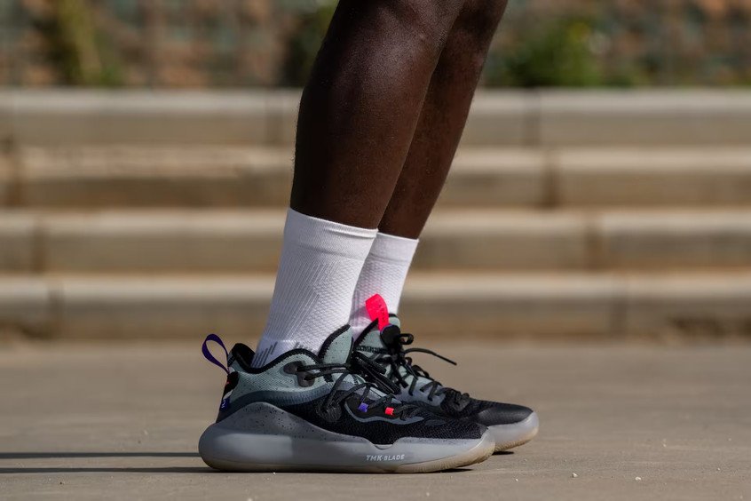 Giày bóng rổ Decathlon Tarmak SE500 đen xám, êm ái và giảm chấn hiệu quả