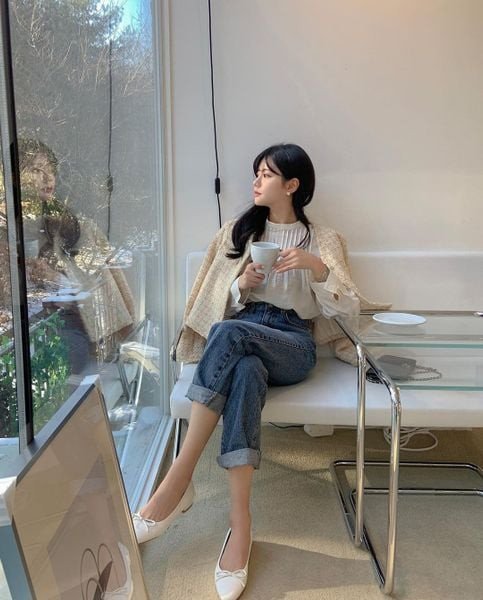 Giày búp bê và quần jean tạo phong cách cuốn hút