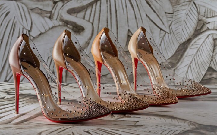 Giày cao gót Christian Louboutin đế đỏ biểu tượng của sự sang trọng, tinh xảo.
