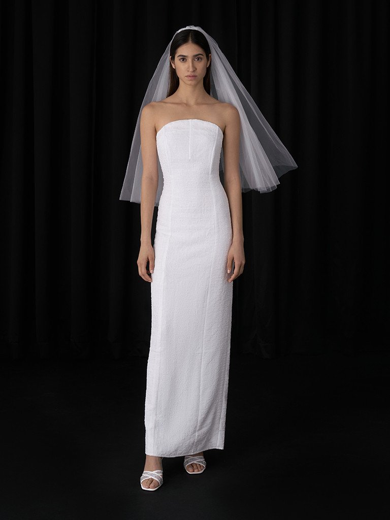 Giày cao gót cô dâu trắng với quai mesh và chi tiết đính đá