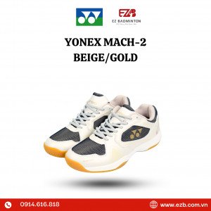 Giày cầu lông Yonex Mach-2 màu be và vàng đồng, mang lại trải nghiệm êm ái cho người chơi cầu lông
