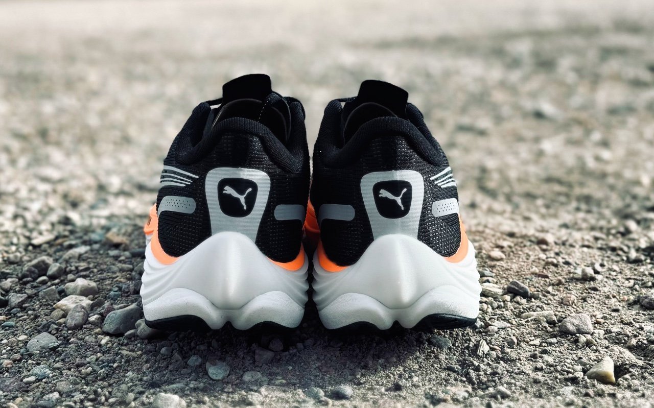 Giày chạy bộ đa năng Puma Velocity Nitro 3 với thiết kế hiện đại, phù hợp cho mọi mục đích tập luyện.