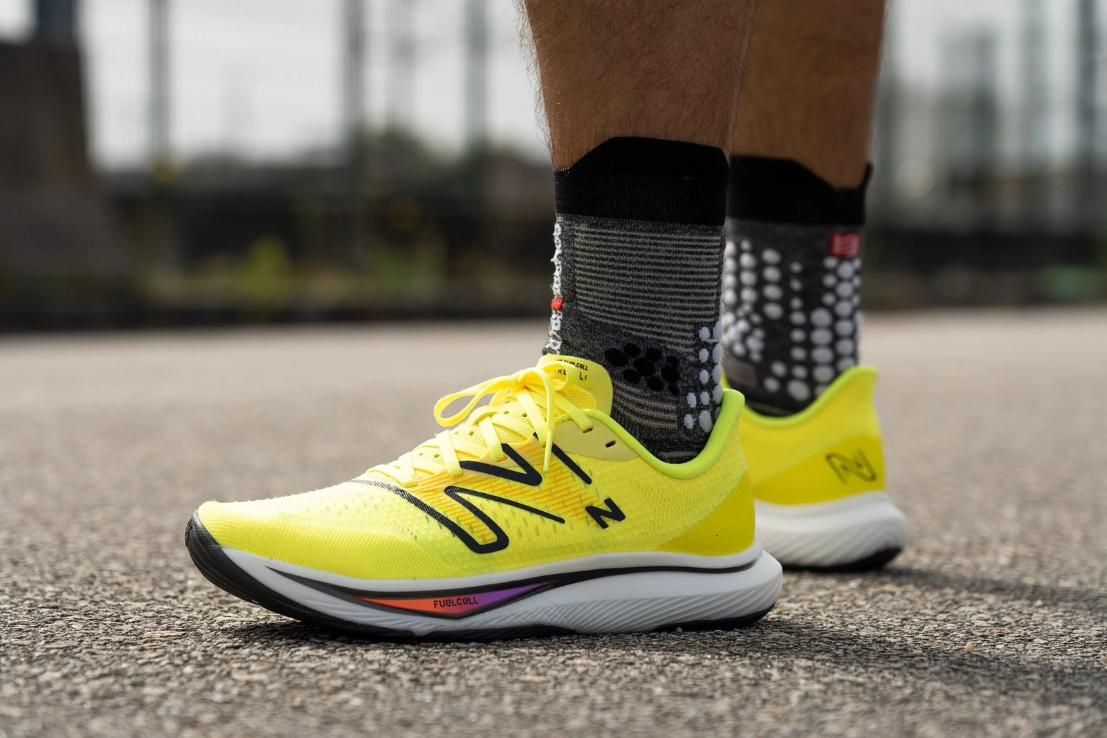 Giày chạy bộ nam New Balance FuelCell Rebel v3 với trọng lượng siêu nhẹ