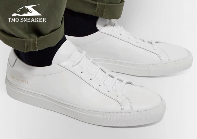 Giày Common Projects Original Achilles với thiết kế tối giản và dãy số đặc trưng, một mẫu giày thể thao hot 2025