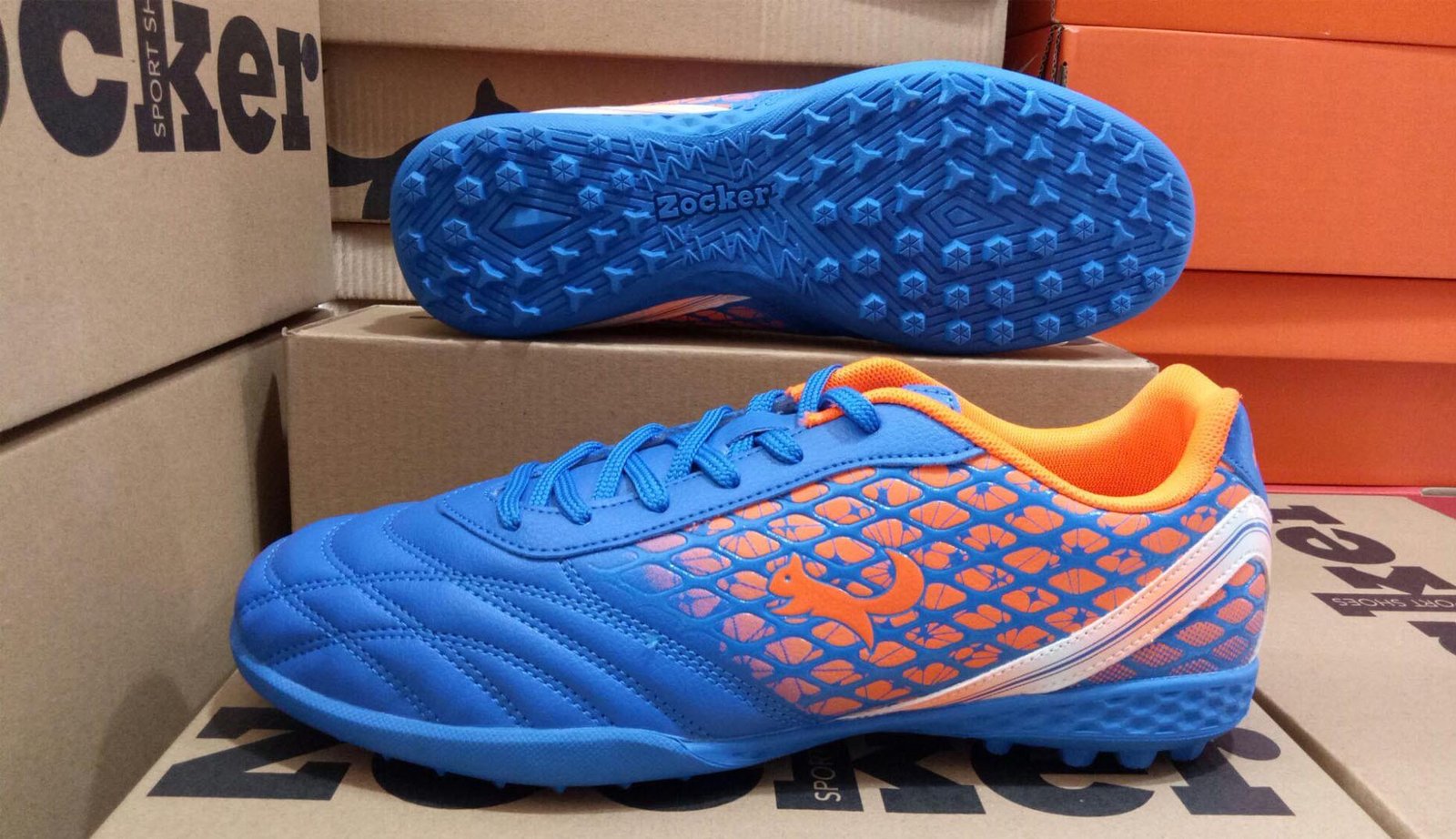 Giày đá banh Zocker cũng đang rất hot ở Việt Nam