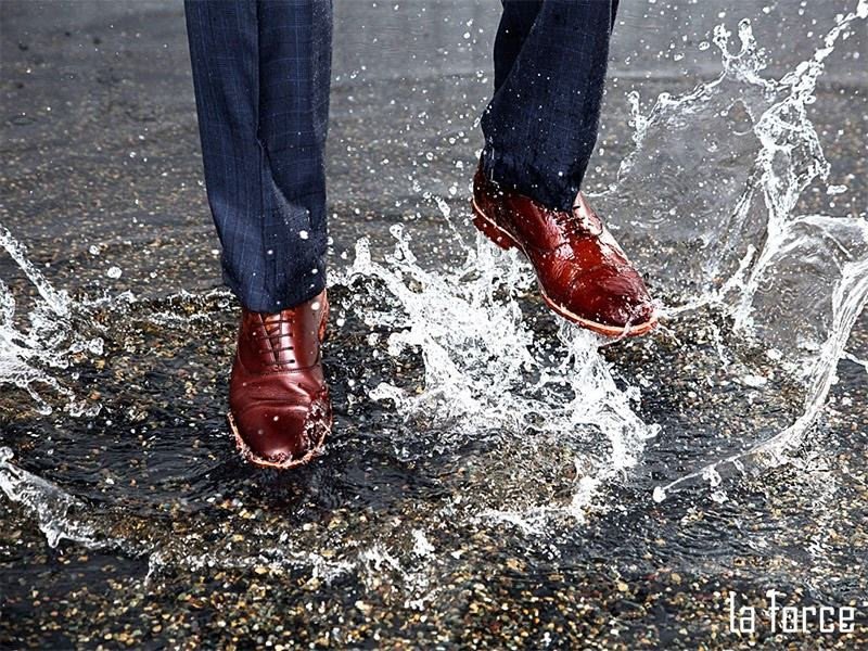 Giày da bị tróc nhẹ