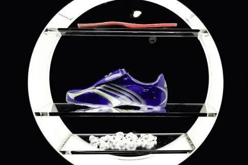 Giày đá bóng Adidas F50.6 màu đen và trắng