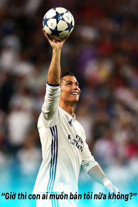 Giày đá bóng hài hước - Ronaldo ăn mừng đầy phấn khích
