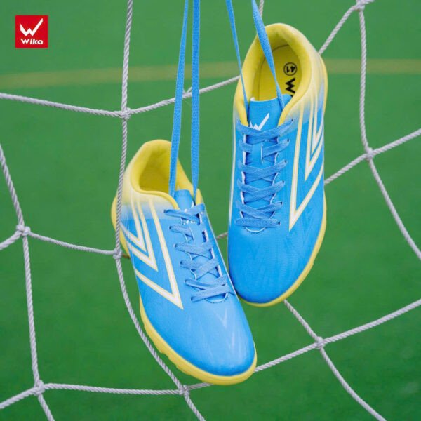 Giày đá bóng màu xanh chuối Wika Komar độc đáo