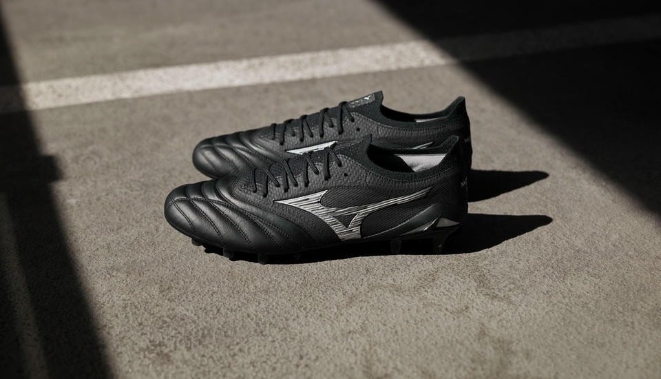 Giày đá bóng Mizuno Morelia Neo 4 Beta phối màu Unlimited Black sang trọng