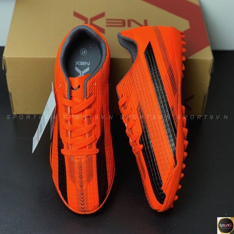 Giày đá bóng NEX với thiết kế khỏe khoắn, phù hợp sân phủi