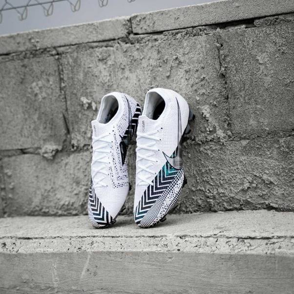 Giày đá bóng Nike Mercurial Dream Speed MDS 003 trắng với họa tiết sọc