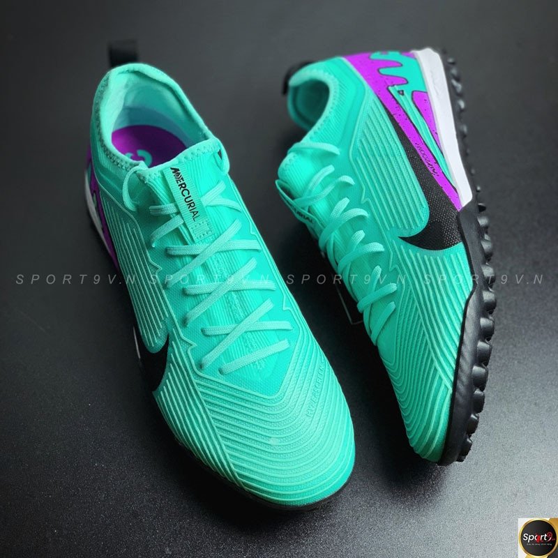 Giày đá bóng Nike Mercurial Vapor 15 Pro TF màu xanh sáng trên sân cỏ nhân tạo