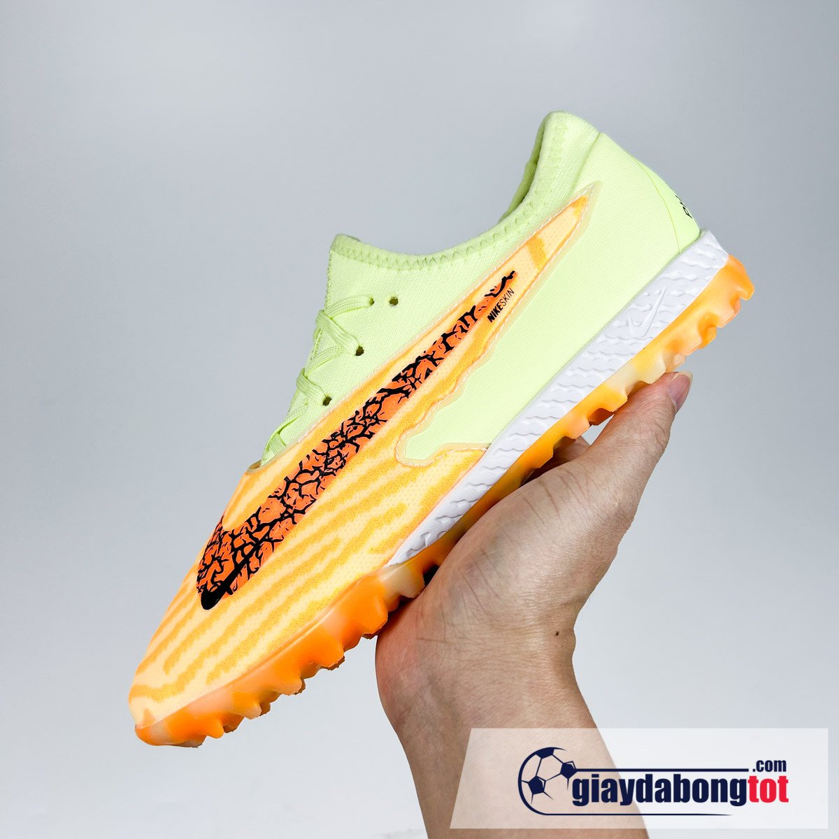 Giày đá bóng Nike Phantom GX Pro TF màu vàng cam dưới 1 triệu đồng