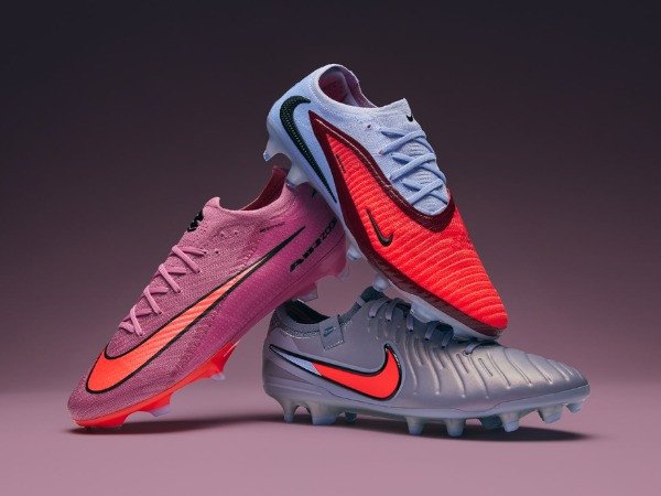 Giày đá bóng Nike phổ biến cho các sân phủi ở Hà Nội