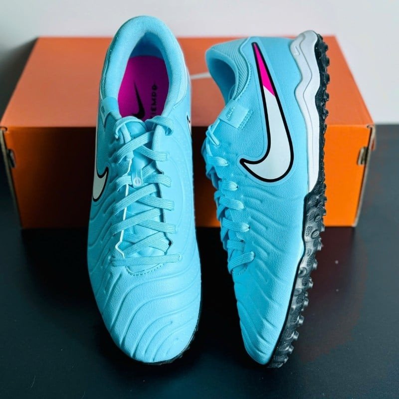 Giày đá bóng Nike Tiempo 10 Academy TF màu xanh, thiết kế linh hoạt phù hợp cho nhiều vị trí và đặc biệt thoải mái cho bàn chân bè