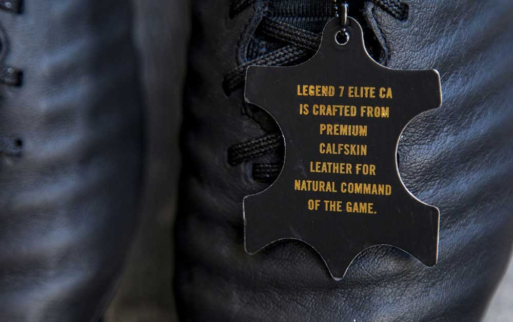 Giày đá bóng Nike Tiempo Academy sử dụng upper da bê, mang đến sự thoải mái và bền bỉ ở phân khúc tầm trung.