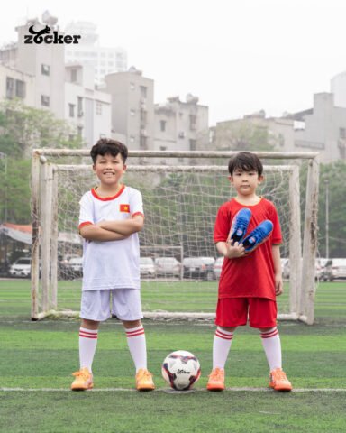 Giày đá bóng trẻ em 4 tuổi bảo vệ bàn chân non nớt trên sân cỏ