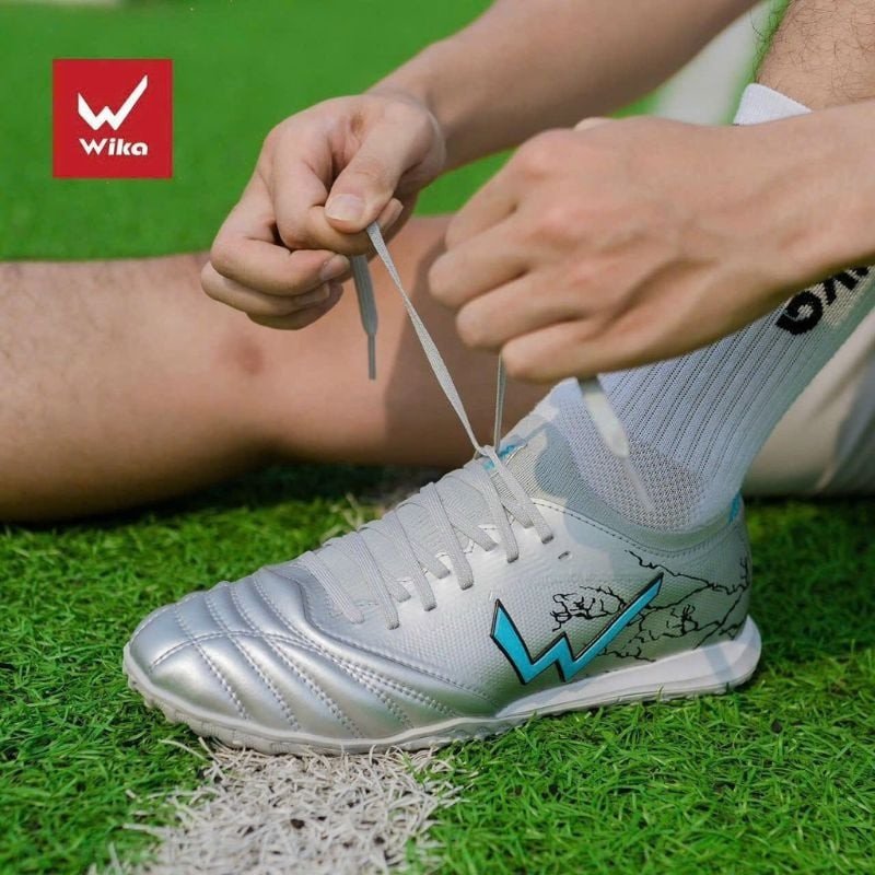Giày đá bóng Wika được ưa chuộng trên sân phủi