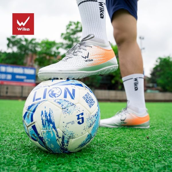 Giày đá bóng Wika Flash bạc