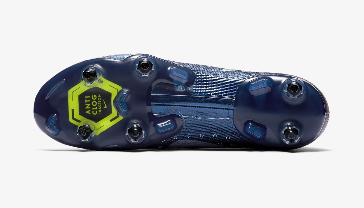 Giày đinh sắt SG-Pro kết hợp đinh sắt và đinh nhựa