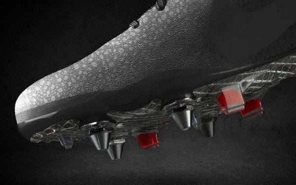 Giày đinh sắt SG truyền thống với 6 đinh hợp kim