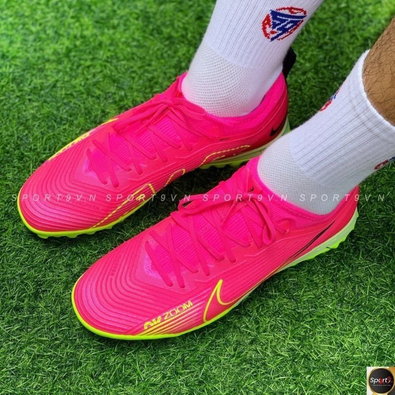 Giày Flyknit thể hiện độ bền cao trong các pha va chạm mạnh