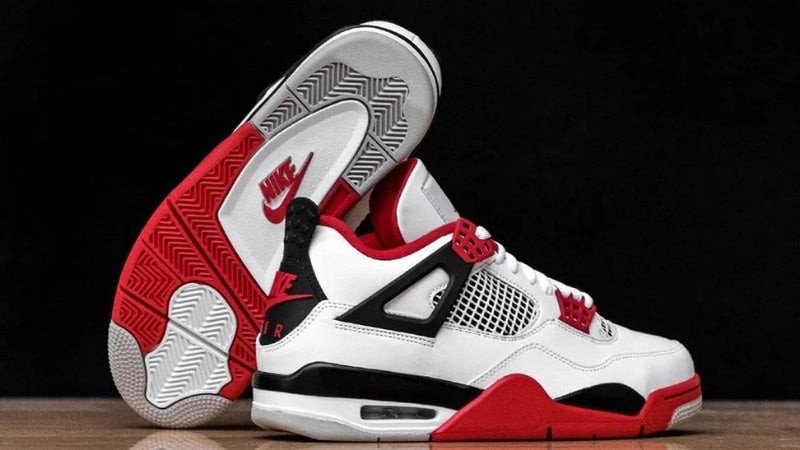 Giày Jordan 4 màu đen và xám thiết kế mạnh mẽ cho nam giới