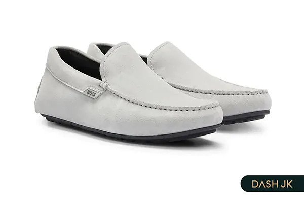 Giày lười da lộn Moccasin họa tiết logo từ FRONT ROW, phong cách trẻ trung