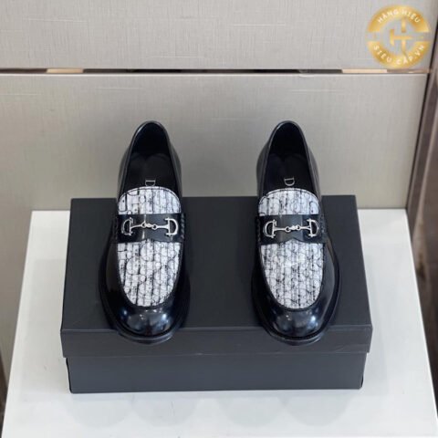 Giày lười Dior nam với họa tiết Dior Oblique in chìm trên nền da cao cấp