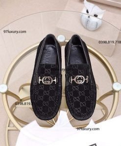 Giày lười Gucci nam màu đen tuyền tối giản nhưng không kém phần cuốn hút