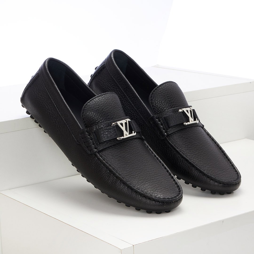 Giày lười Louis Vuitton da nhăn khóa nhỏ, phong cách nam