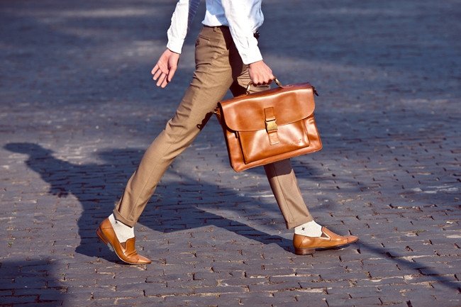 Giày lười nam công sở kết hợp áo sơ mi quần âu