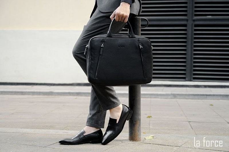 Giày lười Penny kết hợp cùng suit mang đến vẻ ngoài phá cách và trẻ trung
