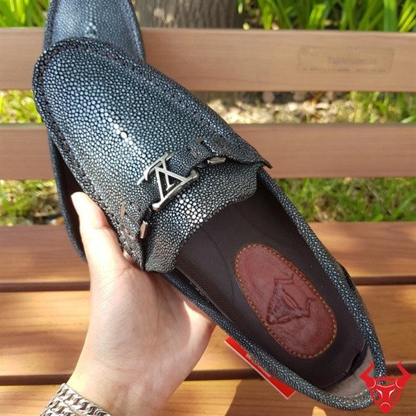 Giày lười Thái Lan da cá đuối tinh xảo, biểu tượng của sự tự tin