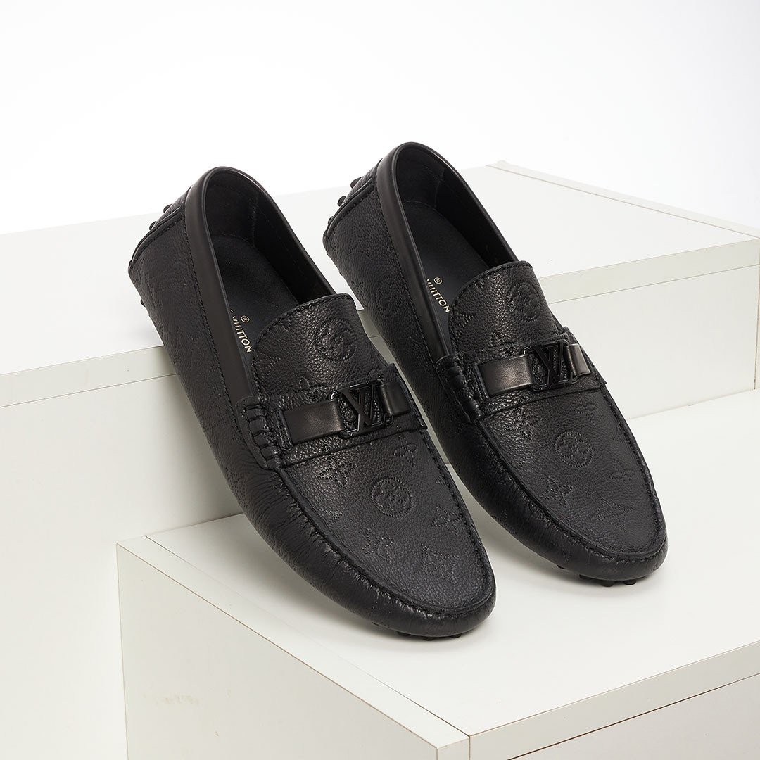 Giày LV Hockenheim Moccasin hoa Monogram full đen Like Auth