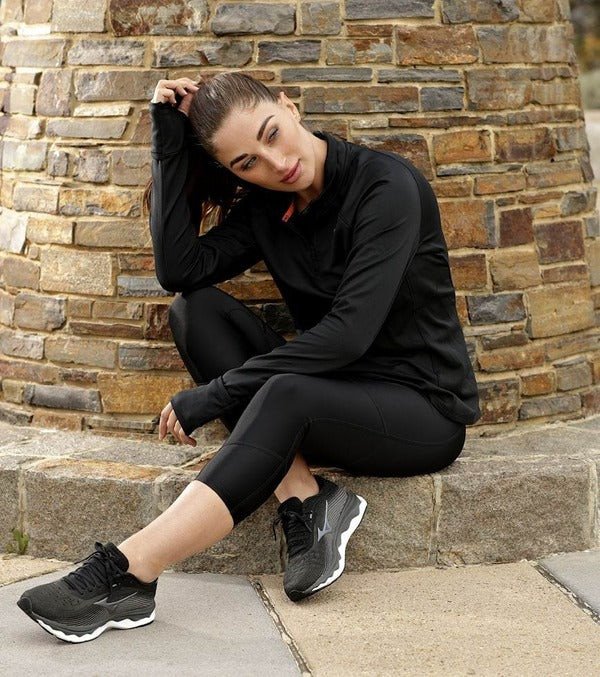 Giày Mizuno nữ với thiết kế khỏe khoắn và tươi trẻ, mang lại vẻ ngoài năng động và sành điệu