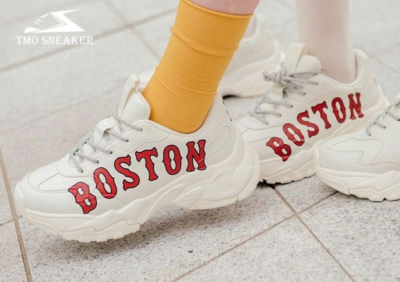 Giày MLB Big Ball Chunky P Boston Red Sox 3D với logo nổi bật, một mẫu giày thể thao hot 2025 phong cách