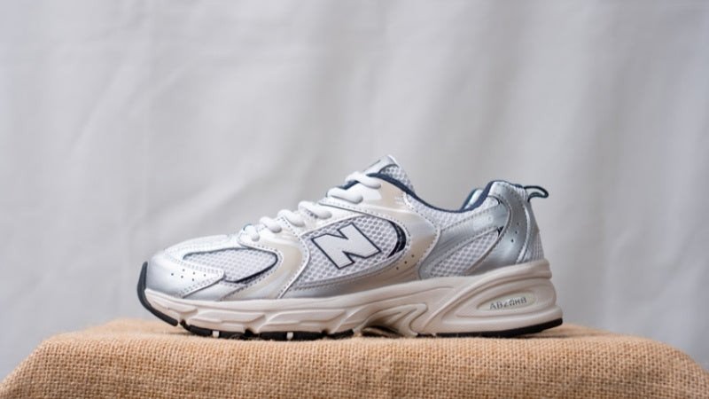 Giày New Balance 530 màu trắng bạc thiết kế thể thao năng động