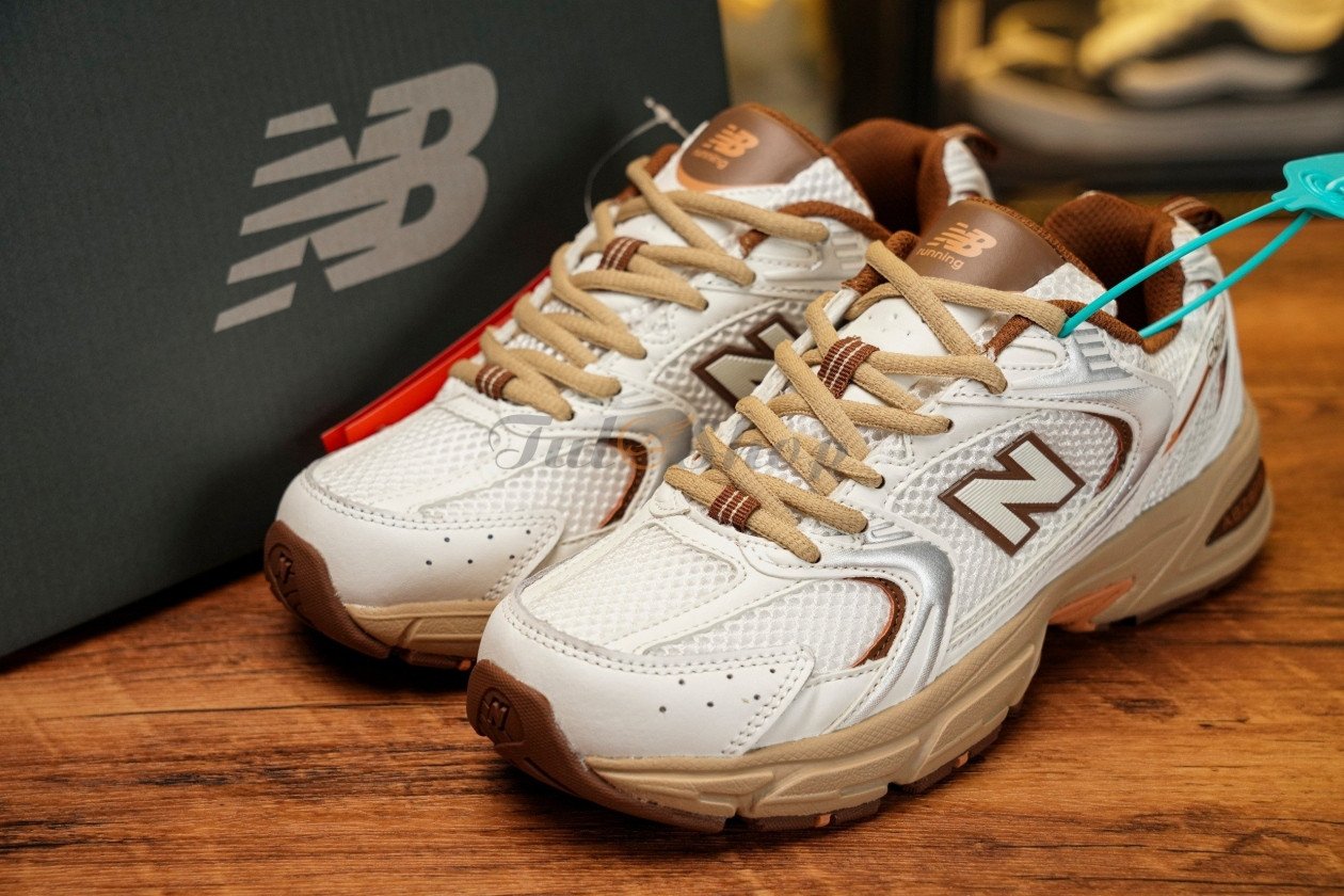 Giày New Balance 530 nữ phối màu trắng nâu