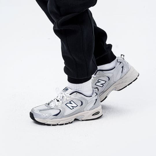 Giày New Balance 530 ‘Steel Grey’ với các chi tiết màu xám