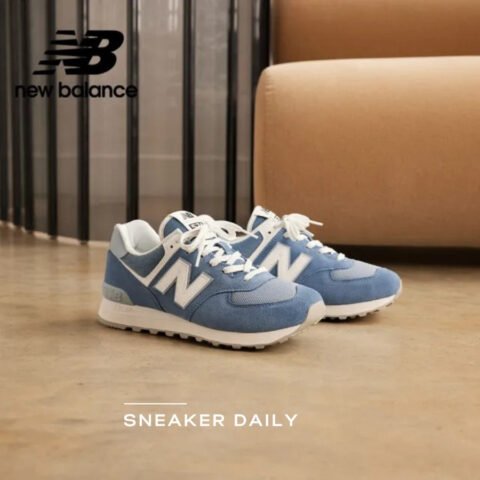 Giày New Balance 574 màu xanh trắng, thể hiện sự đa dạng về **giá giày New Balance** phân khúc phổ thông