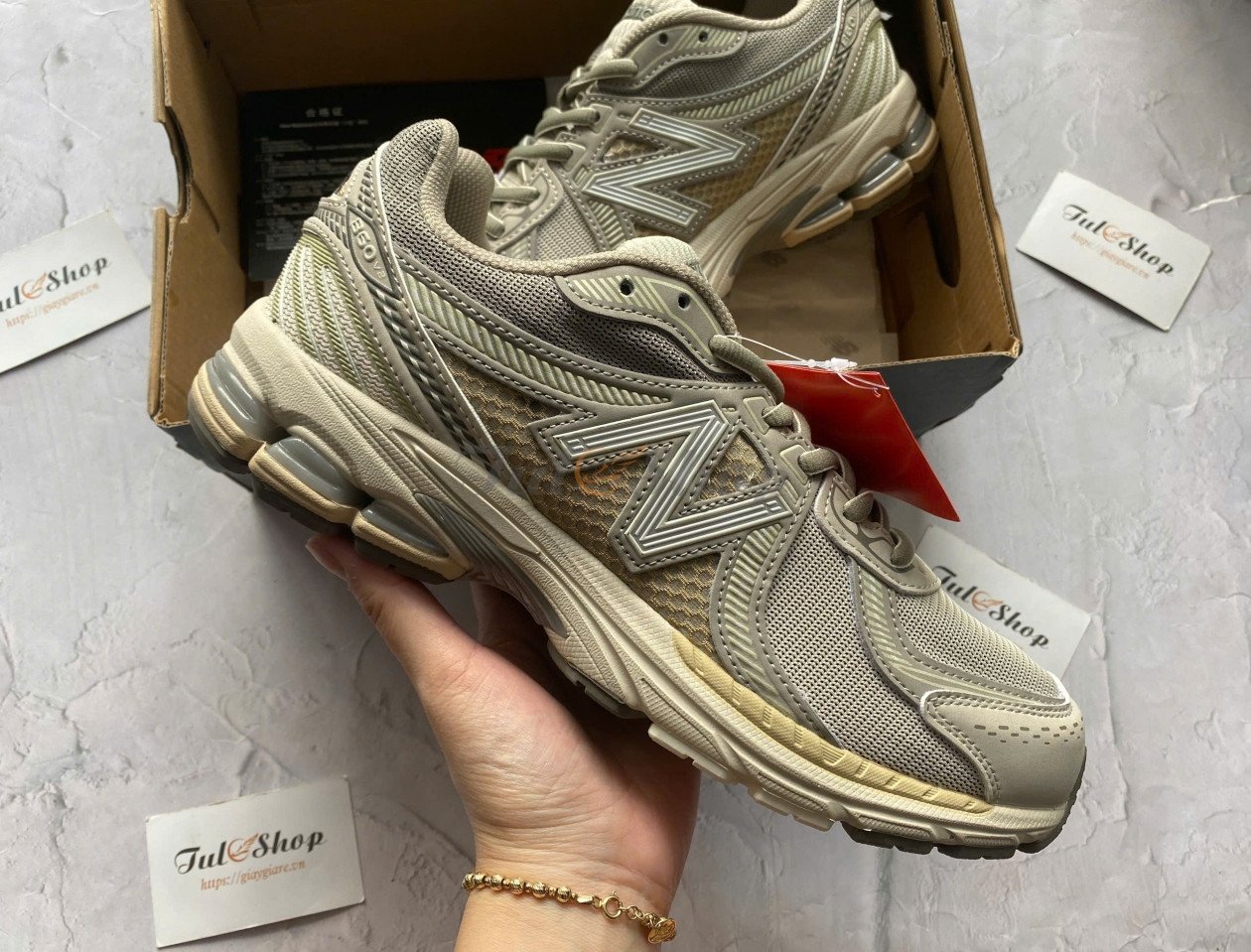 Giày New Balance 860 V2 màu mars phong cách thể thao