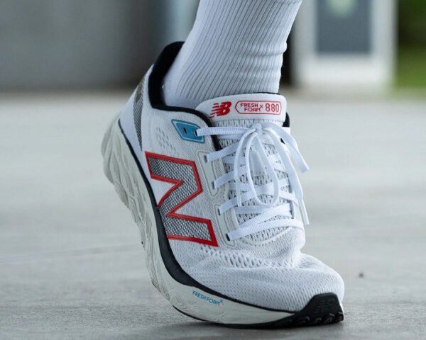 Giày New Balance 880 v14 êm ái và bền bỉ
